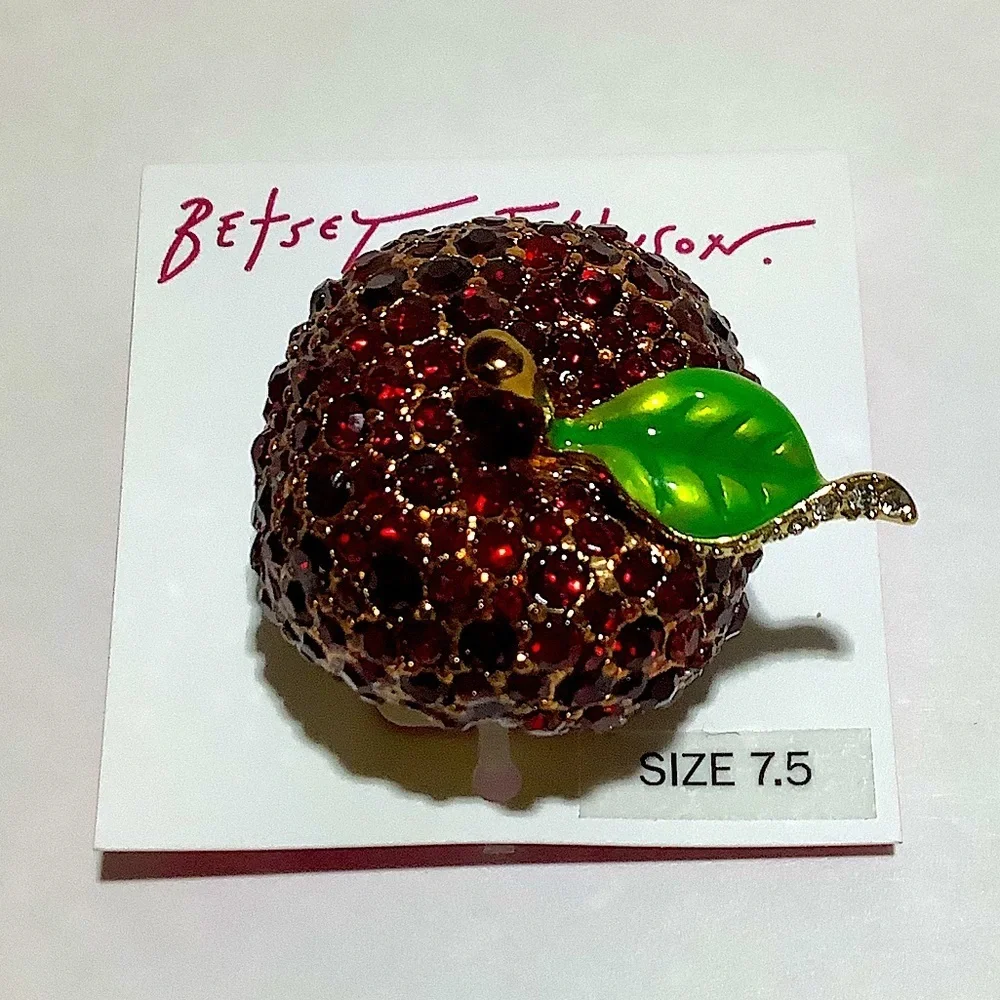 Betsey Johnson Crystal Apple Cocktail Statement Ring 7.5 New - Picture 2 of 5